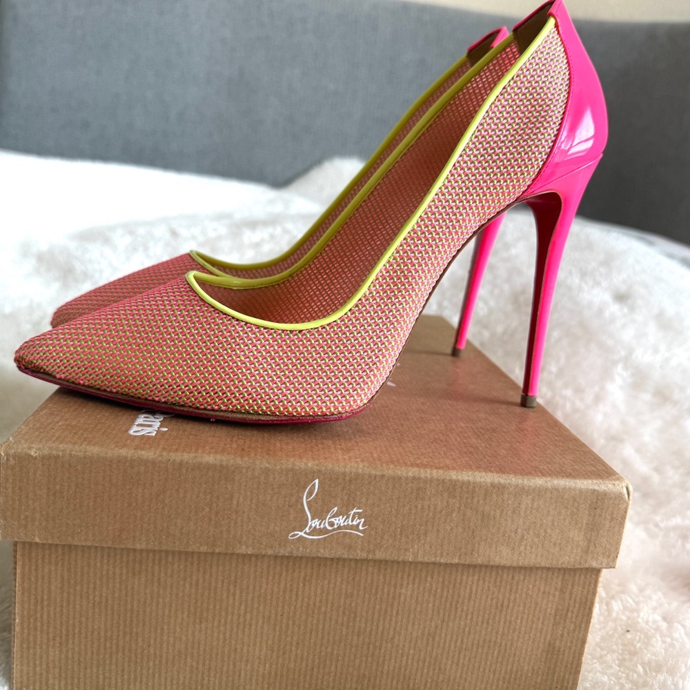 CHRISTIAN LOUBOUTIN FOLLIES LACE 100 RAPHIA FLUO PATENT PUMP 40.5 EU 795$